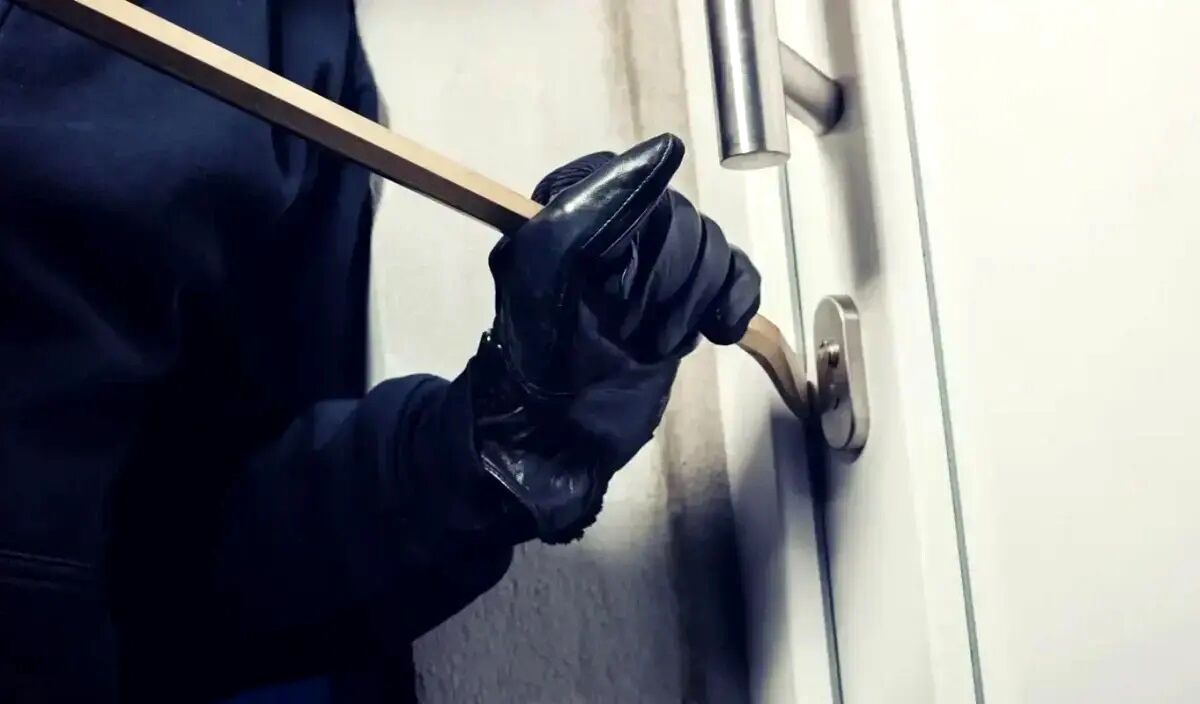دستگیری سارقان هنگام حمل گاوصندوق سرقتی؛ راز سرقت‌های سریالی خانه‌ها فاش کرد