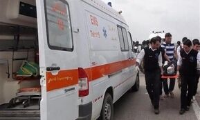 واژگونی آمبولانس در برخورد با تریلی