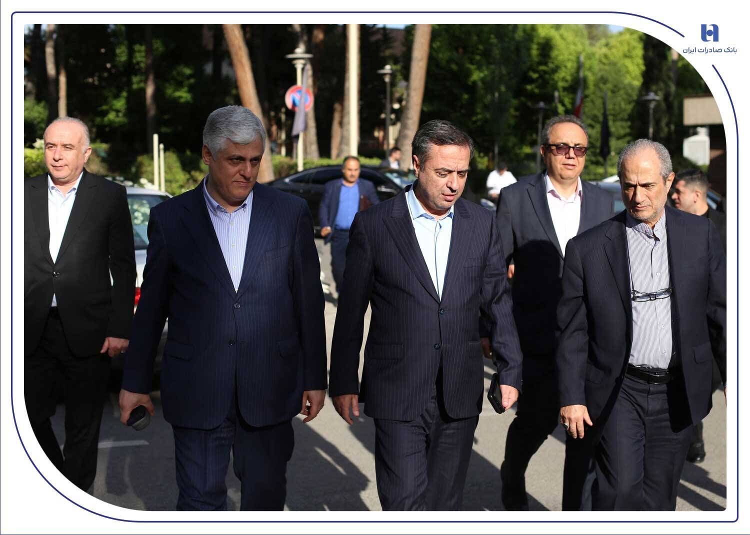 یشگامی بانک صادرات ایران در بازسازی اکوسیستم دانش‌بنیان؛ حمایت راهبردی از آموزش عالی و پیوند دانشگاه، صنعت و اقتصاد در دوران پساجنگ/ تأکید قربان اسکندری بر توسعه آموزش عالی در دوران پساجنگ با رویکرد حمایت بانکی از اقتصاد دانش‌بنیان و فناوری​