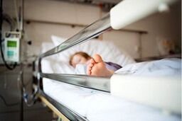 بازداشت مادر و خاله در پی اعلام دلیل مرگ دختر 2 ساله