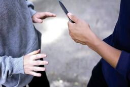 زورگیری از زنان با سلاح سرد
