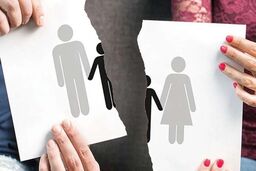 دلیل عجیب زنی برای طلاق: شوهرم پسرمان را برای تفریح نمی‌برد