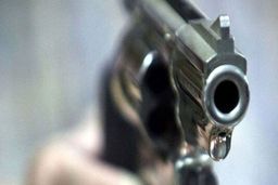 قتل مرد باغذار به خاطر سرقت موبایل/ قاتل مسلح بعد از 8 ماه دستگیر شد