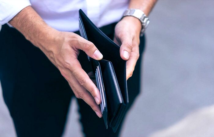 چه کسی می‌تواند دادخواست اعسار بدهد؟