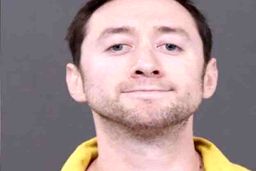 پسر آمریکایی سر پدرش را برید و فیلم جنایت را در فضای مجازی منتشر کرد