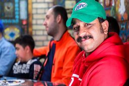 سکانس خنده دار: شکستن رکورد خوردن اسمارتیز با چوب ژاپنی در ایران