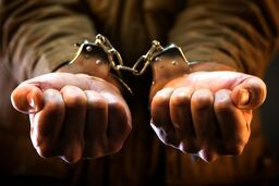 چه کسی مرد دستفروش را با گلوله کشت؟
