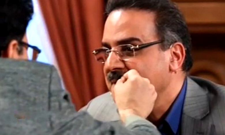ادامه رفتارهای زشت مجری شبکه افق با مهمانان؛ کندن سبیل محمد نظری