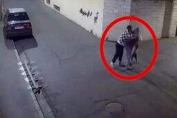 سارق خشن گوشواره: چشمم برای پیدا کردن طلا تیز است