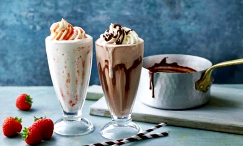 طرز تهیه ۲ مدل نوشیدنی میوه‌ای با وانیل و کاکائو!