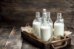 قبل از خواب، شیر گرم بخوریم یا سرد؟