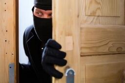 مادربزرگ؛ قربانی نقشه نامزد نوه‌اش برای سرقت طلا