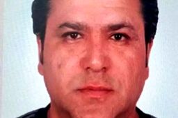این مرد قاتل فراری است، او را دیده‌اید؟