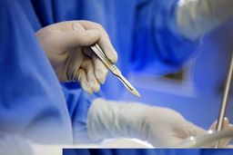 خروج ۹۰ بسته مواد مخدر از معده و روده یک بیمار/ عکس