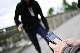 پایان پرسه‌زنی گوشی‌قاپ‌ها در تهران؛ اعتراف به ۳۵ فقره سرقت