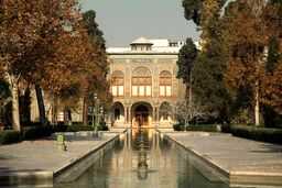 کاخ گلستان در حمله هوایی آسیب دید
