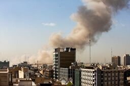 علت مشاهده نور آبی یا سبز بعد از بمباران چیست