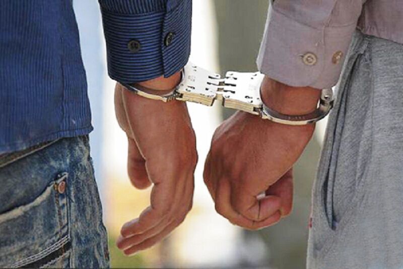 دستگیری موتورسوار با گوشی سرقتی در خیابان استخر / فرار همدست متهم پس از توقف موتورسیکلت
